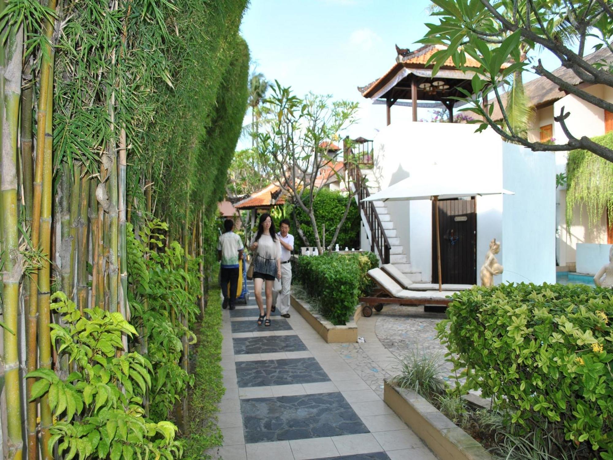 The Lagoon Bali Pool And होटल